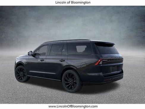 New 2026 Lincoln Navigator Reserve w/ Jet Appearance Package AWD/4WD image 6