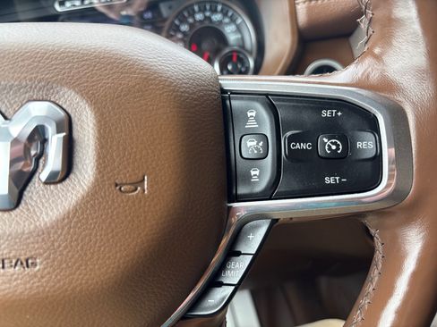 Used 2019 RAM 1500 Laramie AWD/4WD image 18