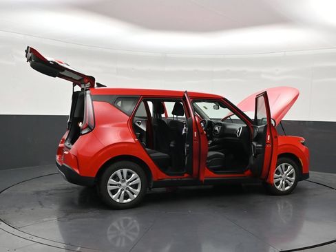 Used 2023 Kia Soul LX FWD image 31