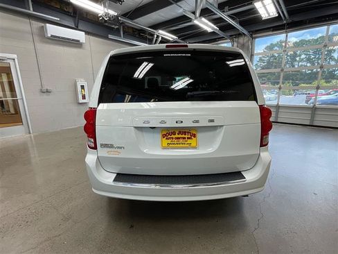 Used 2020 Dodge Grand Caravan SE FWD image 4