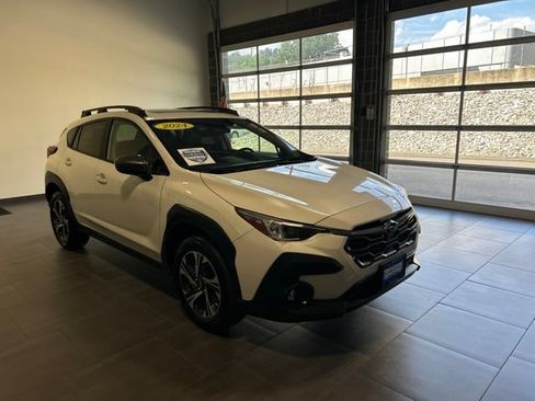 Used 2024 Subaru Crosstrek 2.0i Premium AWD/4WD image 2