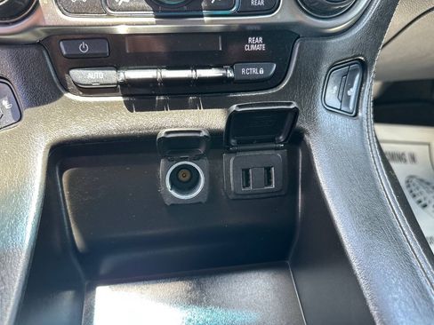 Used 2017 Chevrolet Suburban LT RWD image 16