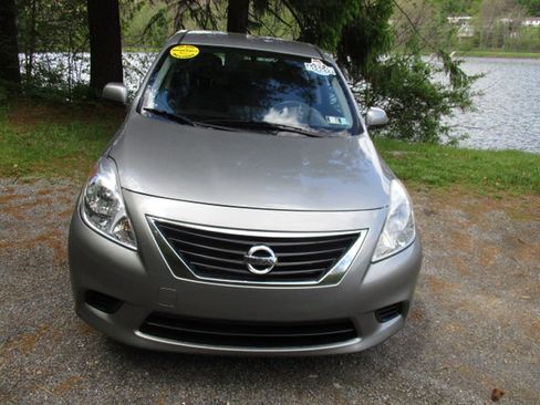 Used 2012 Nissan Versa SV FWD image 5