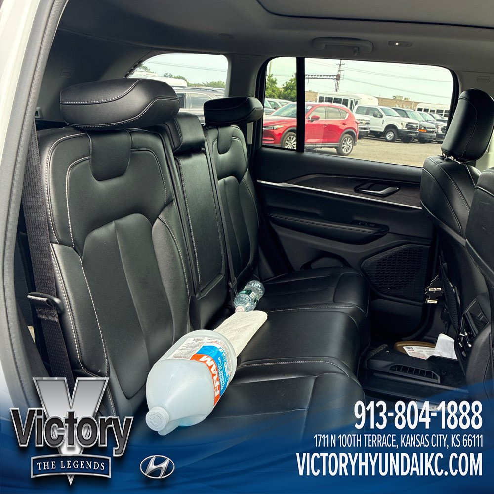 Used 2023 Jeep Grand Cherokee Limited AWD/4WD image 11