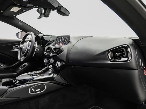 Used 2022 Aston Martin V8 Vantage Coupe RWD image 49