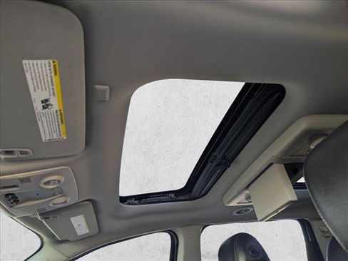 Used 2015 Chevrolet Traverse LTZ image 16
