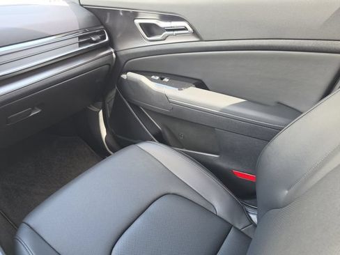 Used 2025 Kia Sportage EX FWD image 25