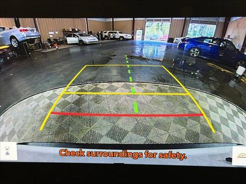 Used 2025 Toyota RAV4 XLE FWD image 29