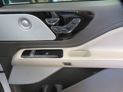 Used 2020 Lincoln Aviator Reserve w/ Equipment Group 202A image 27