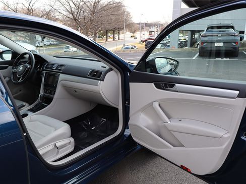 Used 2019 Volkswagen Passat 2.0T Wolfsburg image 25