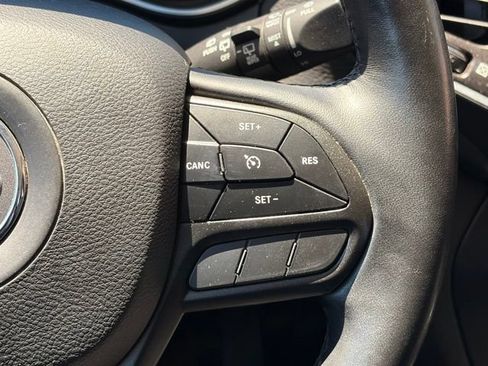 Used 2019 Jeep Cherokee Trailhawk w/ Cold Weather Group AWD/4WD image 18