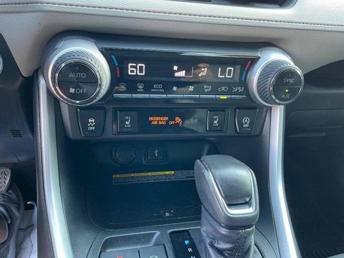 Used 2020 Toyota RAV4 XLE Premium FWD image 23