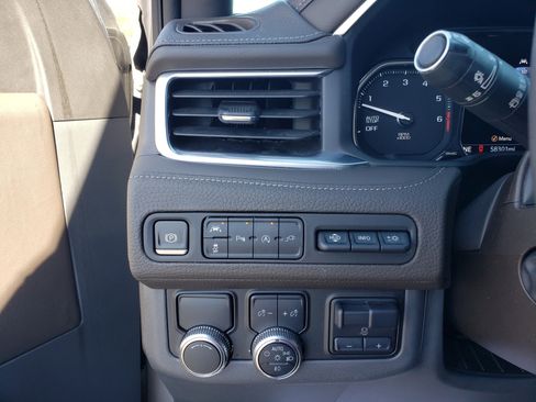 Used 2021 GMC Yukon Denali w/ Denali Premium Package image 14