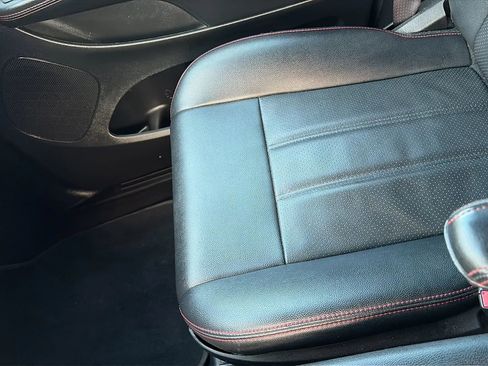 Used 2017 Dodge Grand Caravan GT image 38