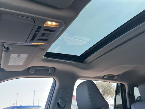 Used 2024 Toyota Highlander Limited image 28