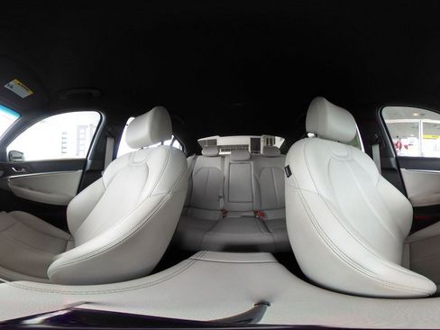 Used 2025 Genesis G70 2.5T image 42