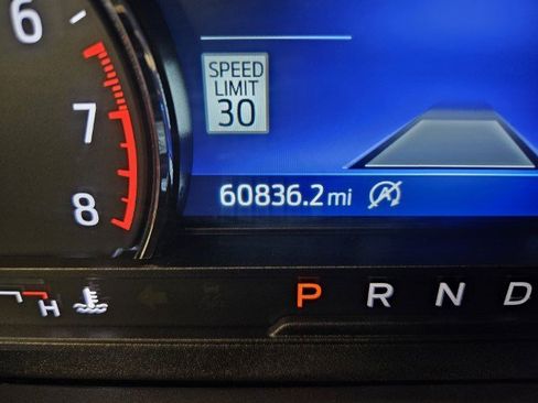 Used 2022 Ford Explorer Limited w/ Equipment Group 301A image 9