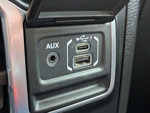 Used 2023 Jeep Wrangler Unlimited Sahara w/ Cold Weather Group AWD/4WD image 22