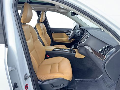 Used 2016 Volvo XC90 T6 Momentum w/ Momentum Plus Package image 15