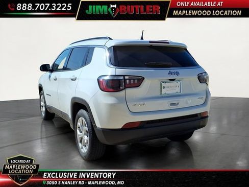 Used 2024 Jeep Compass Latitude AWD/4WD image 2