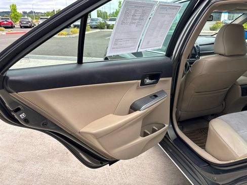 Used 2012 Toyota Camry XLE w/ Leather Pkg FWD image 11