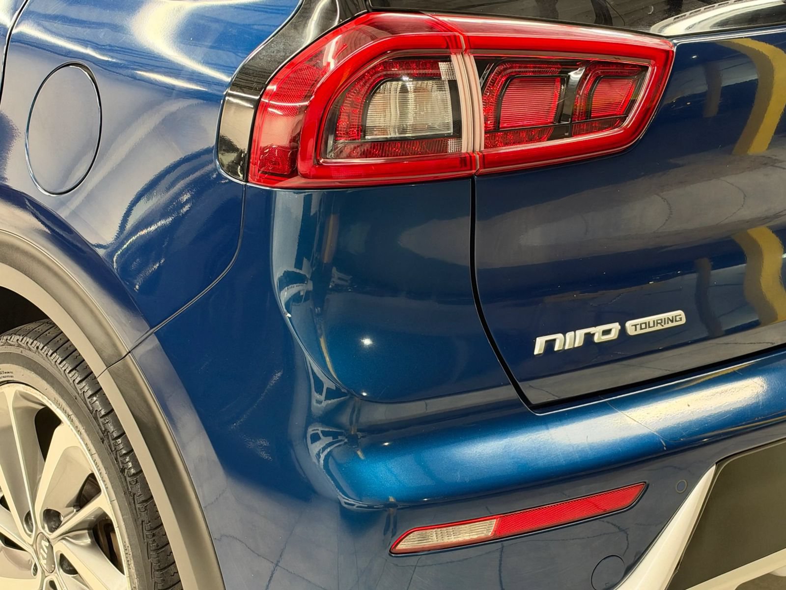 Used 2017 Kia Niro Touring FWD image 12