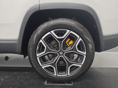 Used 2024 Rivian R1S Adventure AWD/4WD image 10