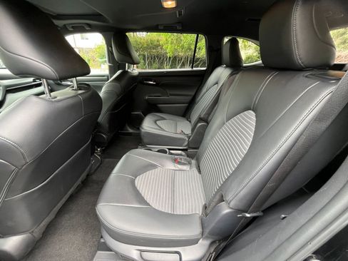 Used 2025 Toyota Highlander XSE AWD/4WD image 27