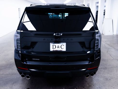 Used 2025 Chevrolet Suburban Z71 w/ Comfort Package AWD/4WD image 5