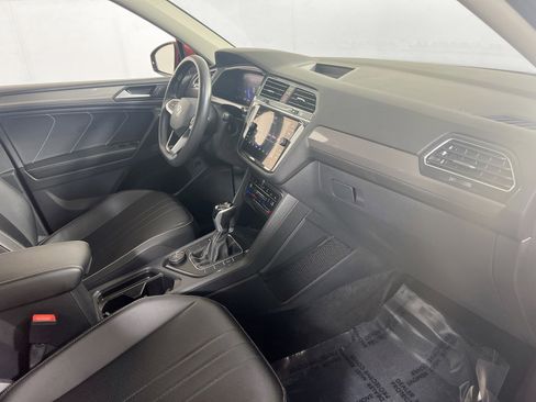 Used 2022 Volkswagen Tiguan SE image 28