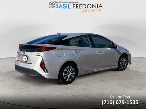 Used 2020 Toyota Prius Prime LE image 5