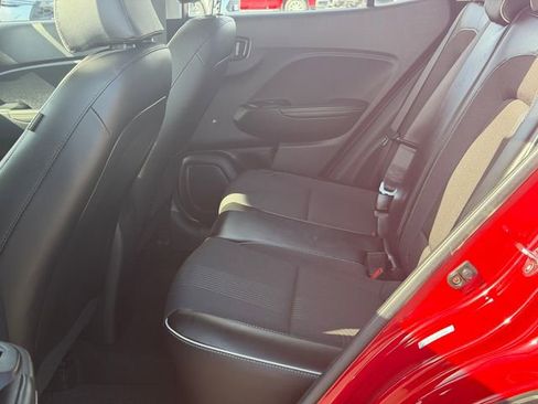 Used 2023 Hyundai Venue Limited FWD image 17