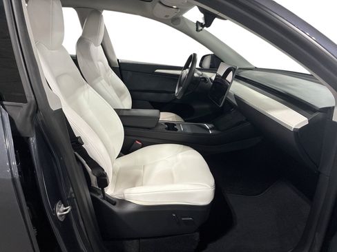 Certified 2023 Tesla Model Y Long Range AWD/4WD image 13