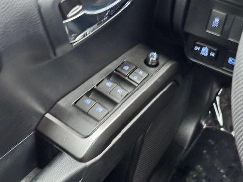 Used 2021 Toyota Tacoma TRD Sport AWD/4WD image 30