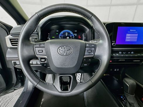 Used 2025 Toyota Camry SE w/ Convenience Package FWD image 15