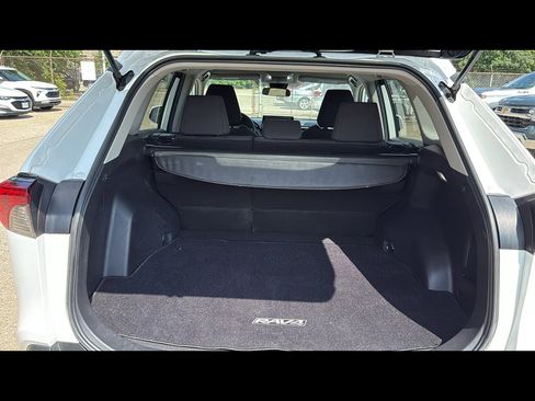 Used 2022 Toyota RAV4 LE image 26