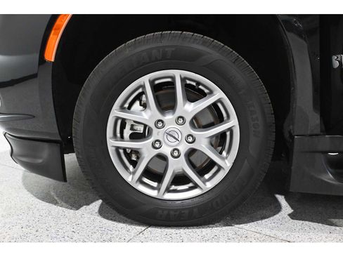 Used 2021 Chrysler Pacifica Touring w/ Cold Weather Group FWD image 12