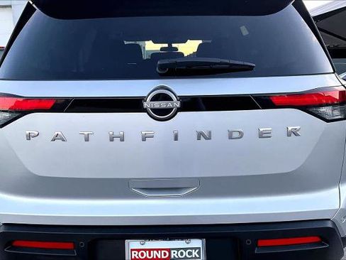 Certified 2025 Nissan Pathfinder SV image 9
