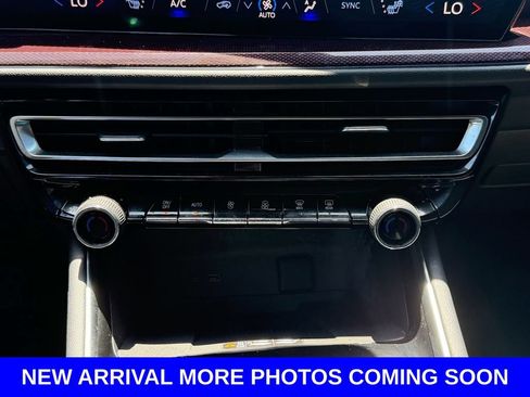 Used 2024 Chevrolet Traverse Z71 w/ Enhanced Driving Package AWD/4WD image 18