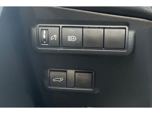 Used 2024 Toyota Corolla Cross XLE w/ Convenience Package image 39