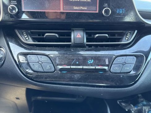 Used 2019 Toyota C-HR XLE FWD image 22