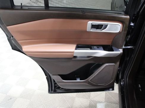 Used 2022 Ford Explorer King Ranch w/ Technology Package image 21