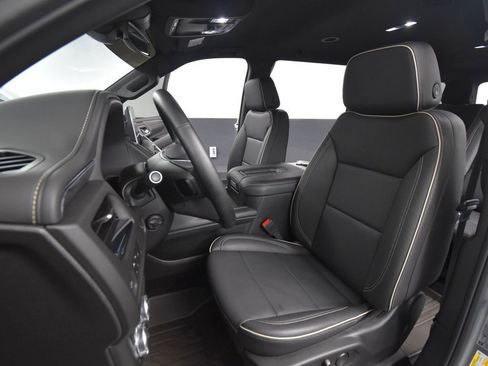 Used 2024 GMC Yukon XL SLT image 26