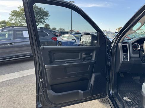 Used 2018 RAM 1500 Express AWD/4WD image 12