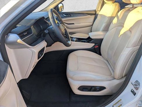 Used 2023 Jeep Grand Cherokee L Limited image 16