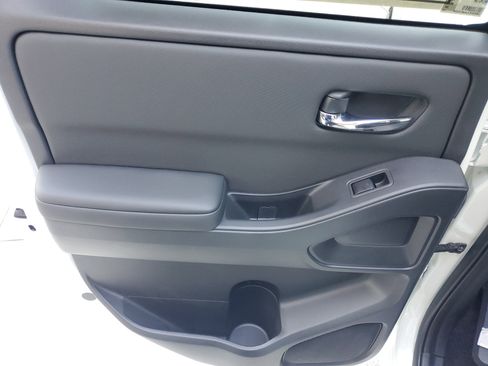 Used 2024 Nissan Frontier SL w/ Technology Package image 13