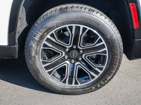 New 2026 Jeep Grand Wagoneer 4WD image 10