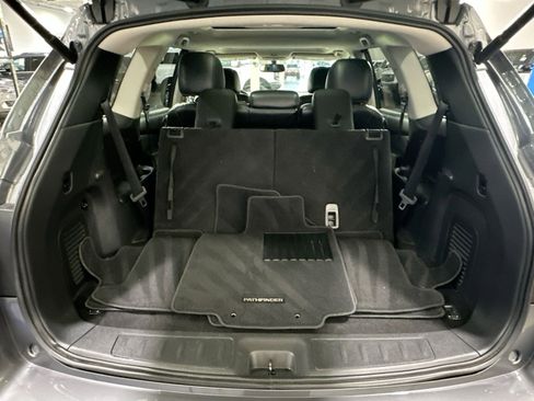 Used 2018 Nissan Pathfinder Platinum image 40