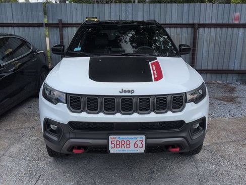 Used 2025 Jeep Compass Trailhawk AWD/4WD image 2
