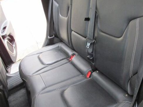 Used 2017 Jeep Renegade Limited AWD/4WD image 11